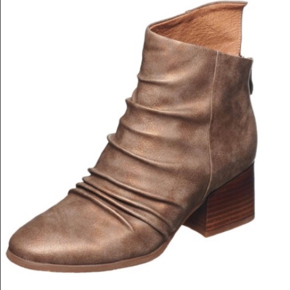 NIB Antelope Metallic Copper zip ankle booties